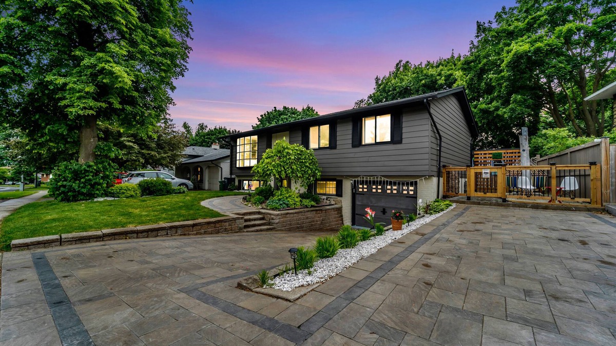 Guelph House | Luxurious Cottage in city