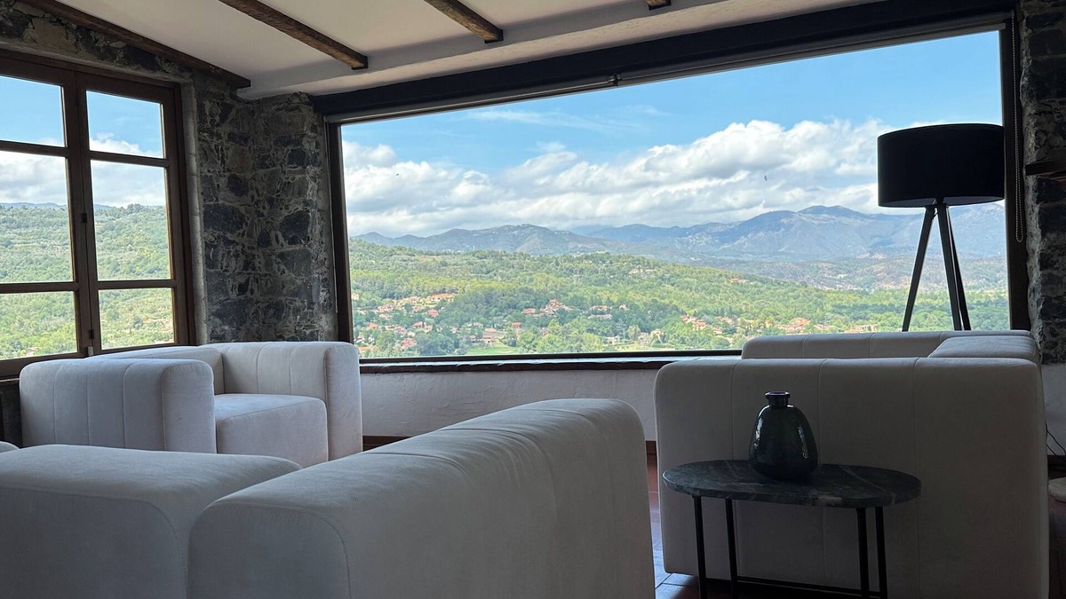 Garlenda House | Luxurious country house villa with pool for 2 families (sleeps 10)