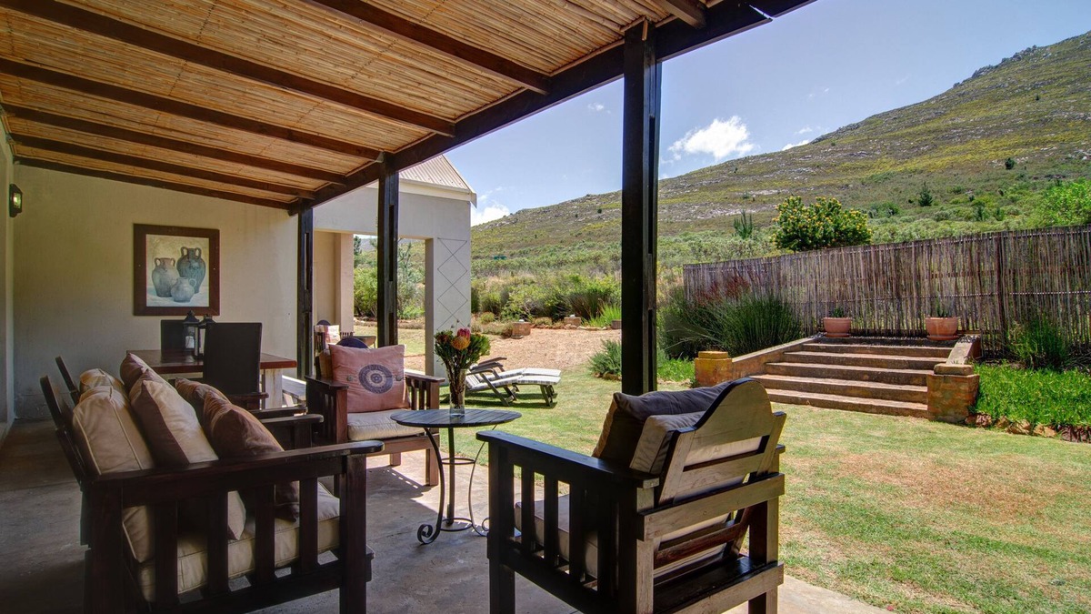 Stanford Villa | Luxurious Country Villa