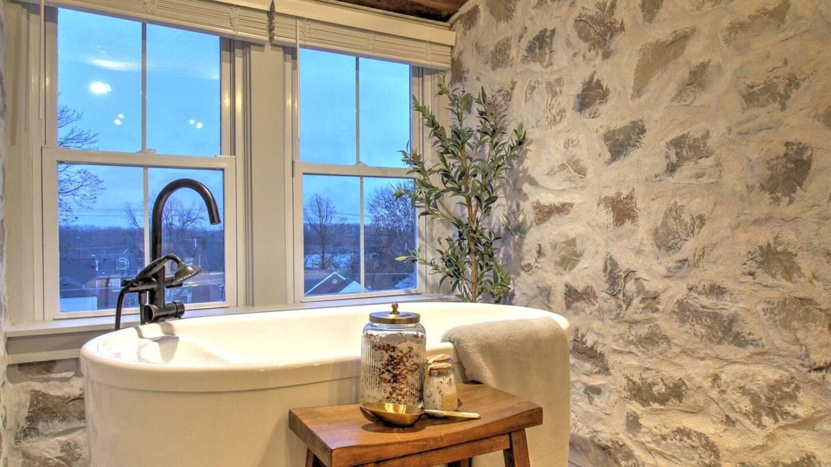 St. Charles House | Luxurious couples retreat just steps from Historic Main Street in St. Charles!