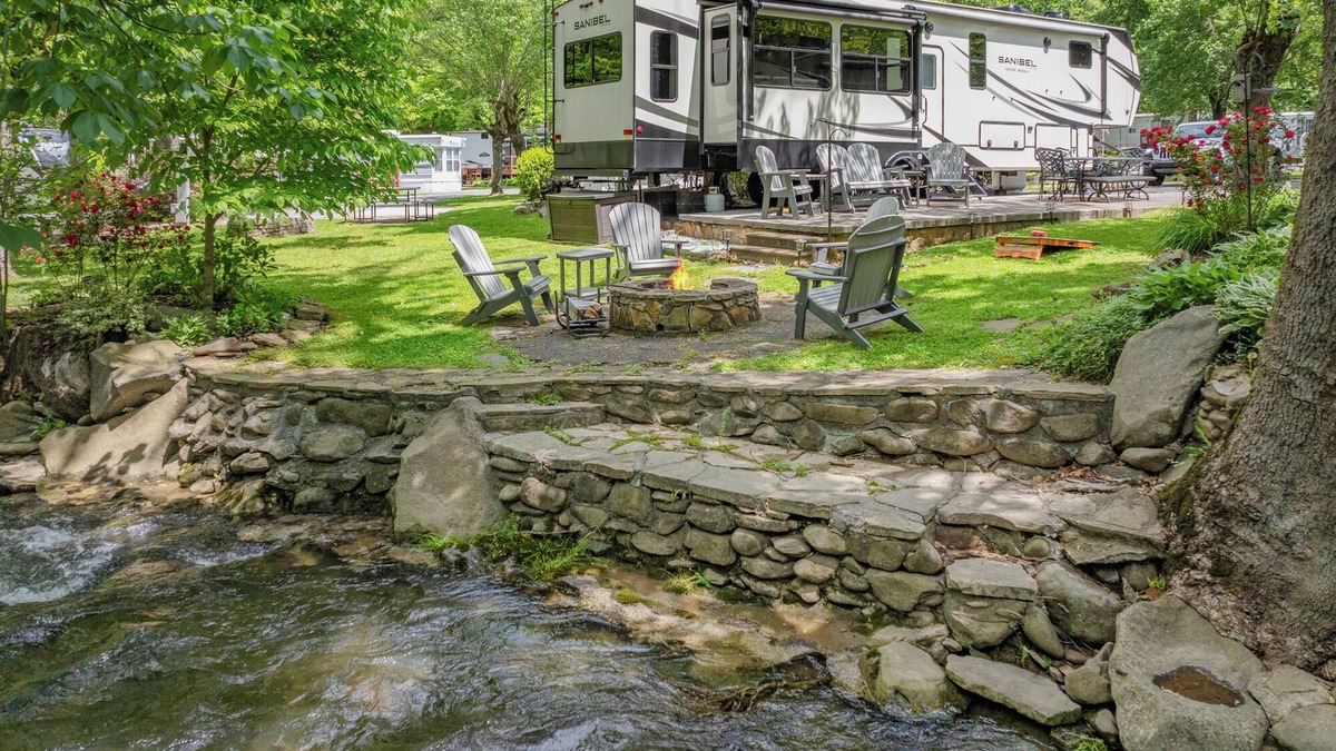 Pittman Center RV Rental | Luxurious Creekside Camper/RV in Gatlinburg, TN w/bunk room & fire pit.
