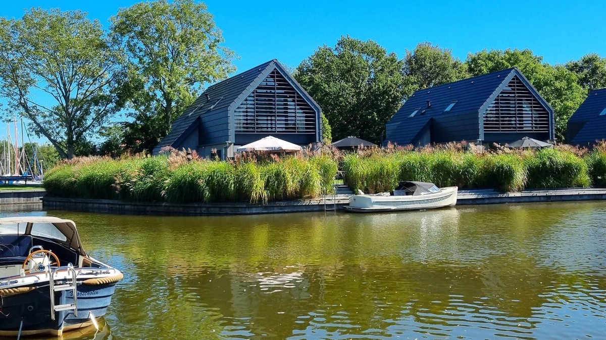 Balk House | Luxurious detached water villa with jetty