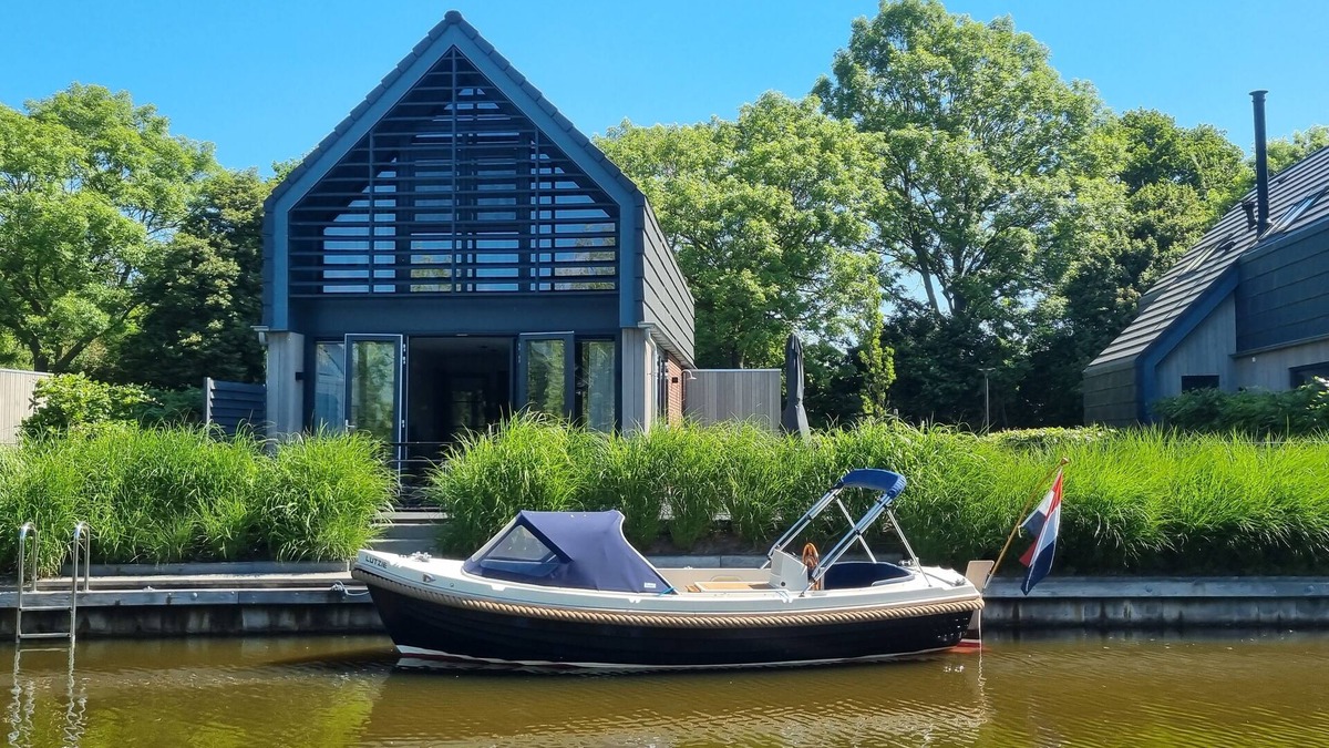 Balk Villa | Luxurious detached watervilla with jetty near the lake