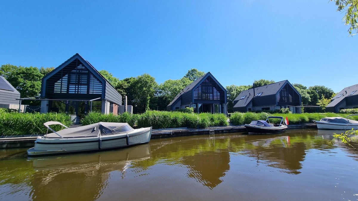 Balk Villa | Luxurious detached watervilla with jetty near the lake