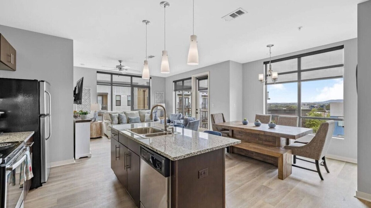Rolling Mill Hill Condo | Luxurious Downton High Floor 2 br 2 bth Condo-#54