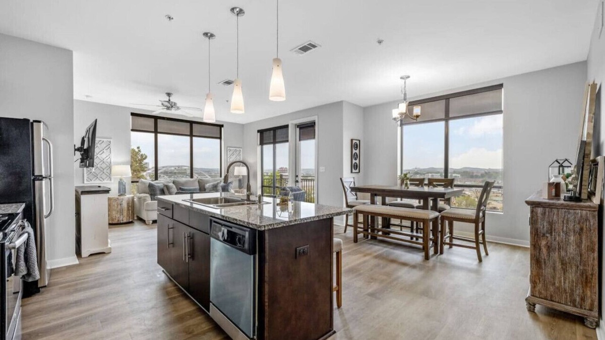Rolling Mill Hill Condo | Luxurious Downtown Corner 2bd2bth-City/River-#320