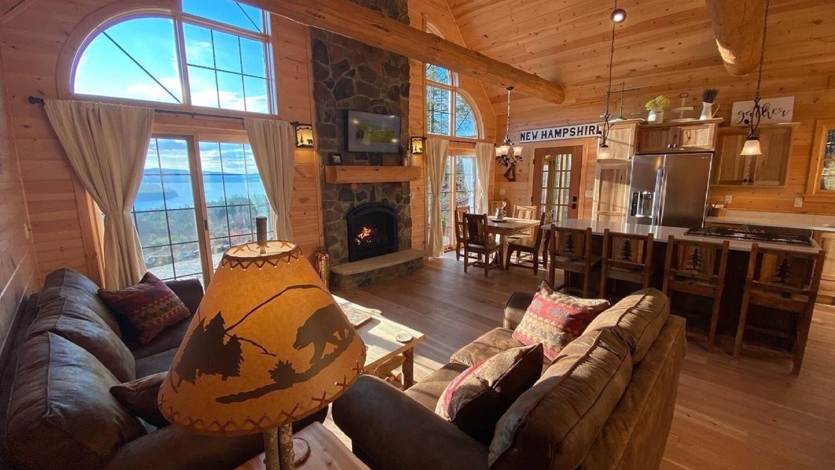 Hebron Cabin | Luxurious Eagle Ridge Log Home Newfound Lake