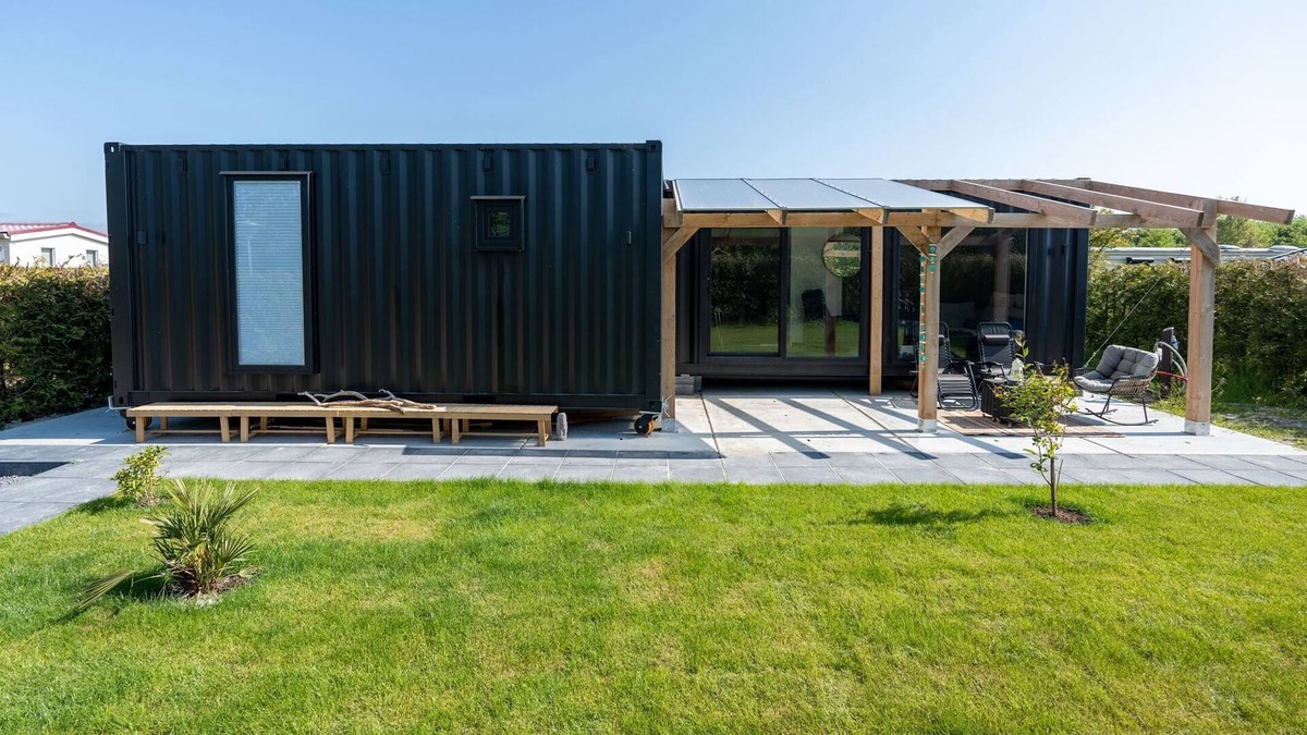 Menaldum Cabin | Luxurious, Eco, Steel Cabin with bath and large private garden.