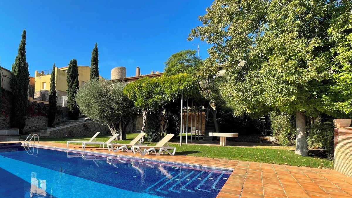 Bellcaire d'Emporda Villa | Luxurious Villa in Town Close to the Beaches of Costa Brava