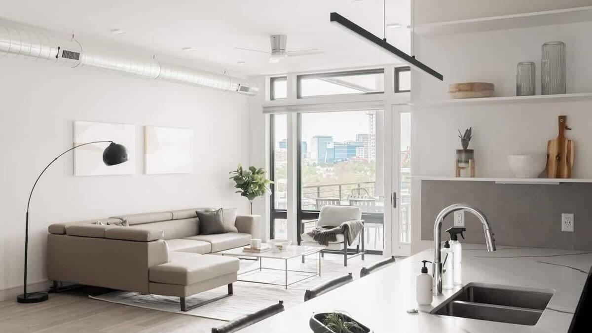 Jefferson Park Condo | Luxurious Escape | Walk to Empower Field | Tesoro