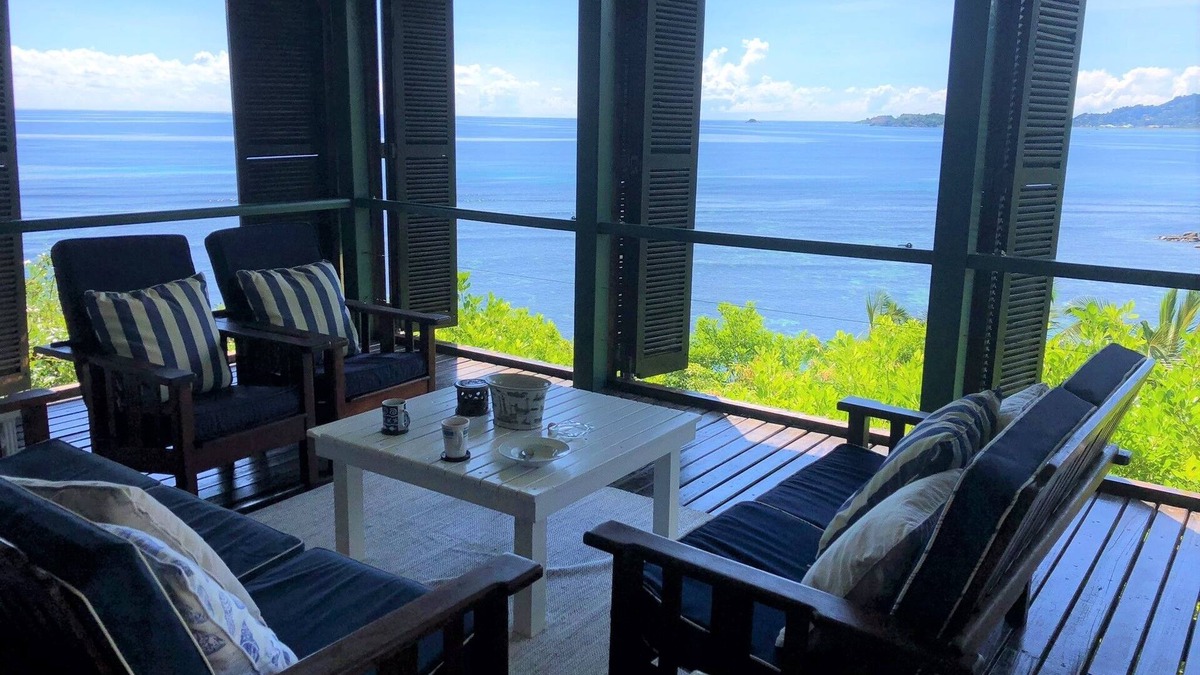 Cerf Island Villa | Luxurious, family Villa on the seafront with spectacular seaviews of paradise!