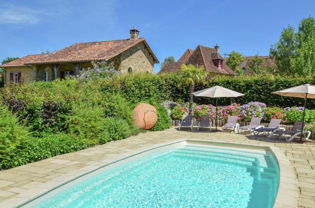 Saint-Medard-d'Excideuil Villa | Luxurious villa with separate guest house and a private heated pool