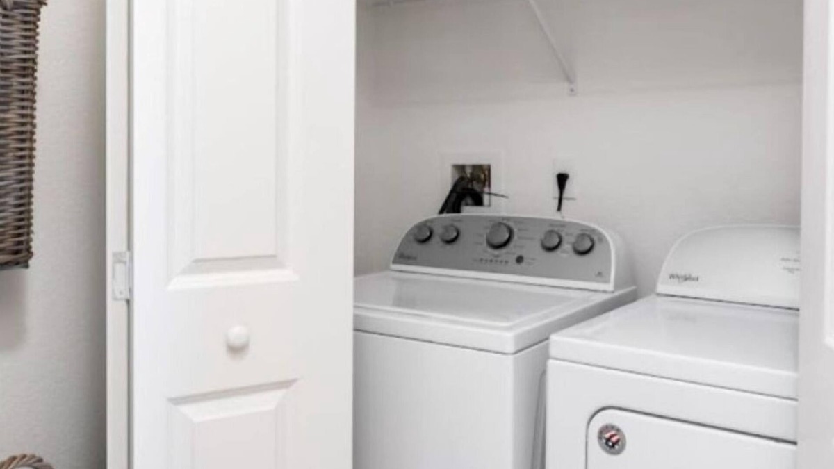Riverview Apartment | Luxurious fully furnished suite near hospital's!