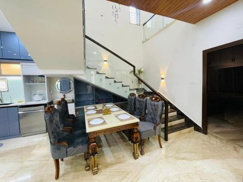 Chanda Nagar Villa | Luxurious Garden view Duplex in Hyderabad