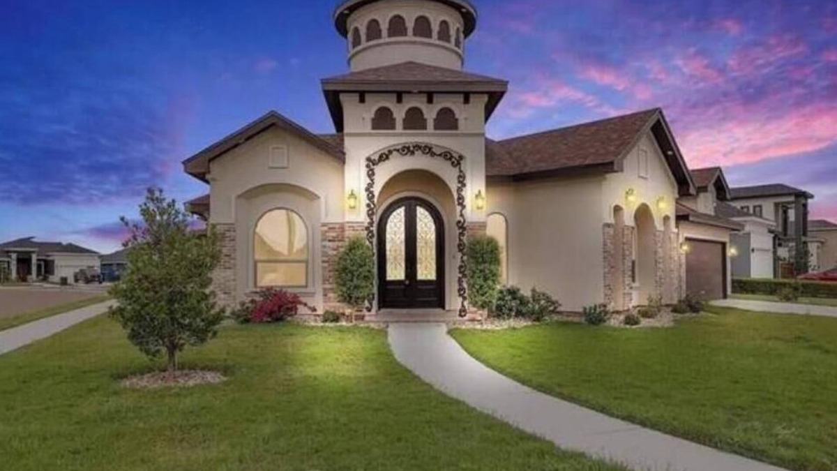 Edinburg House | Luxurious Gated 3BR, Relax No Chore Dog friendly rental