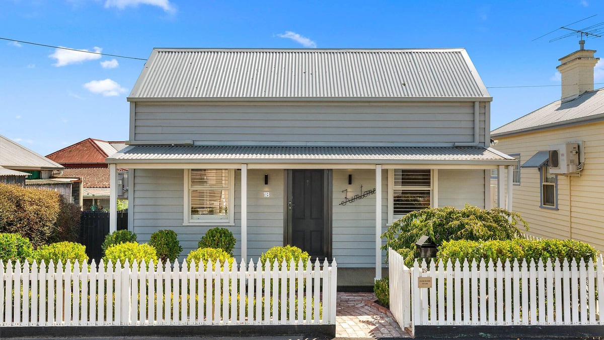 Geelong West House | ★ Luxurious Geelong Cottage ★ Walk Everywhere ★ WiFi