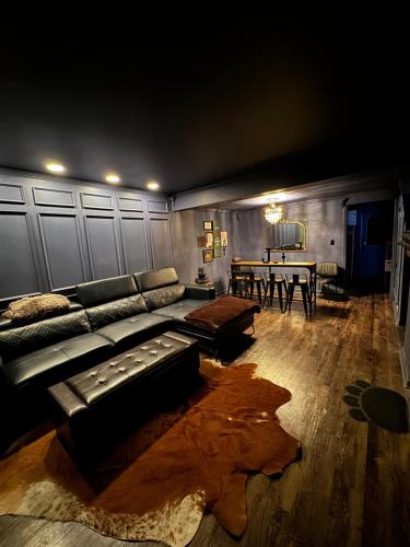 Charlotte House | Luxurious Getaway at Js Place
