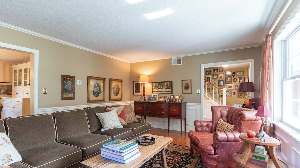 State College House | Luxurious, Gorgeous, Pristine, Convenient, Walkable 6-bedroom in State College!