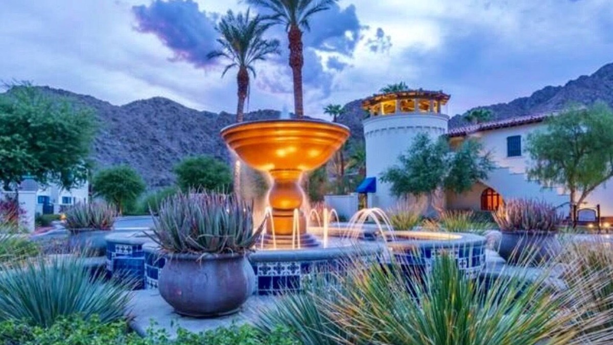 La Quinta Apartment | Luxurious ground floor studio with a lovely private patio,
