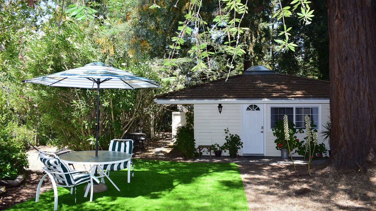 Saratoga Cottage | Luxurious Guesthouse Cottage in Saratoga- Upscale area.