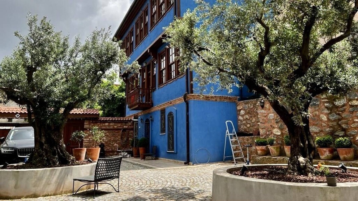 Nalbantoglu Mahallesi House | Luxurious Historic home just steps from Ulu Cami & Koza Han