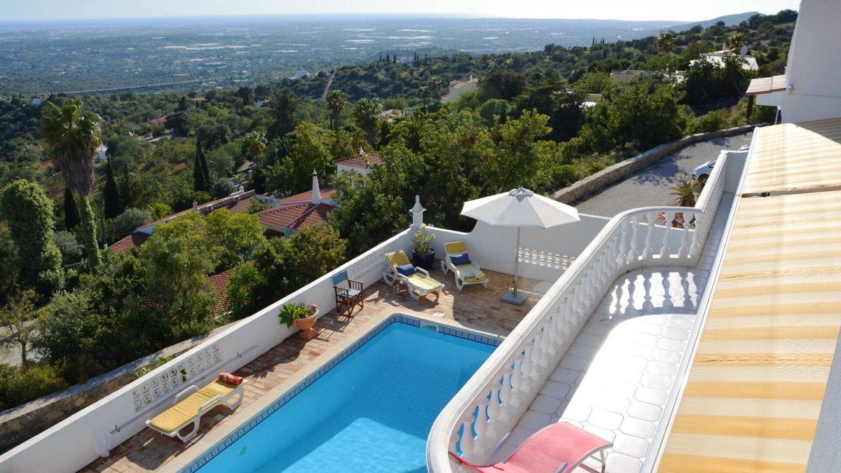 Estoi House | Luxurious holiday home with private pool and fantastic sea views