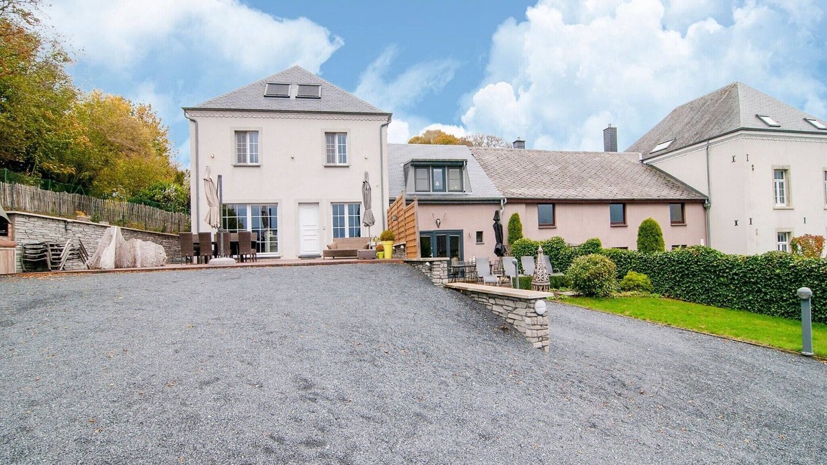 Menufontaine House | Luxurious Holiday Home with Sauna in Fauvillers