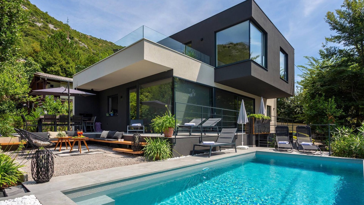 Bakarac House | Luxurious home in Bakarac