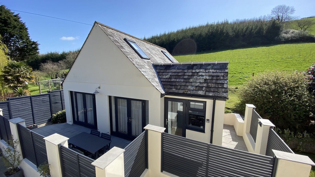 Torpoint House | Luxurious home in secluded location with rural views just 5 mins drive to beach