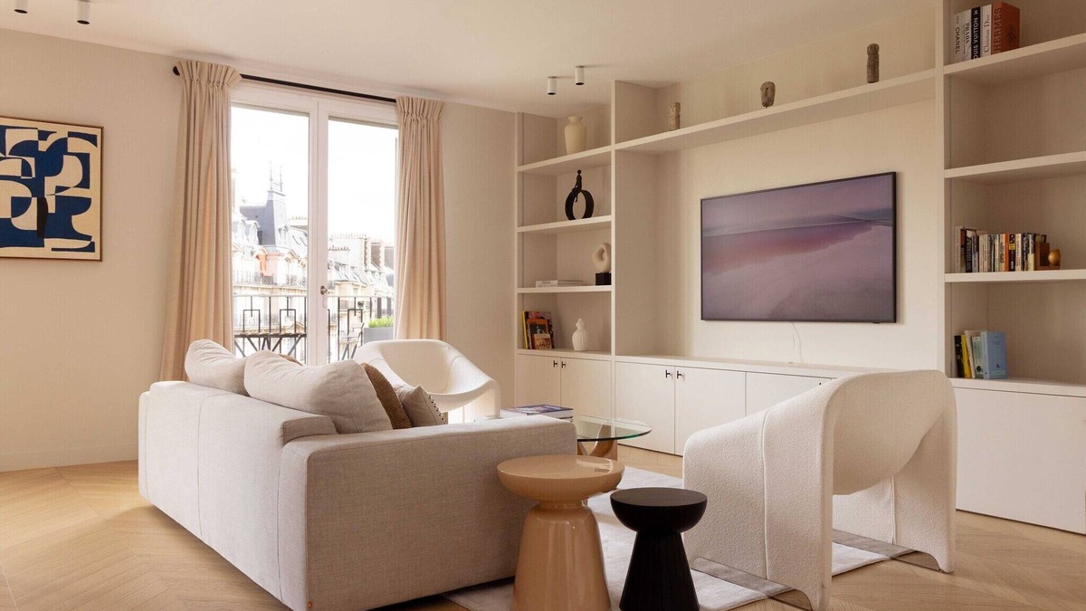 Chaillot Apartment | Luxurious Home in Triangle d'Or- Eiffel Tower View