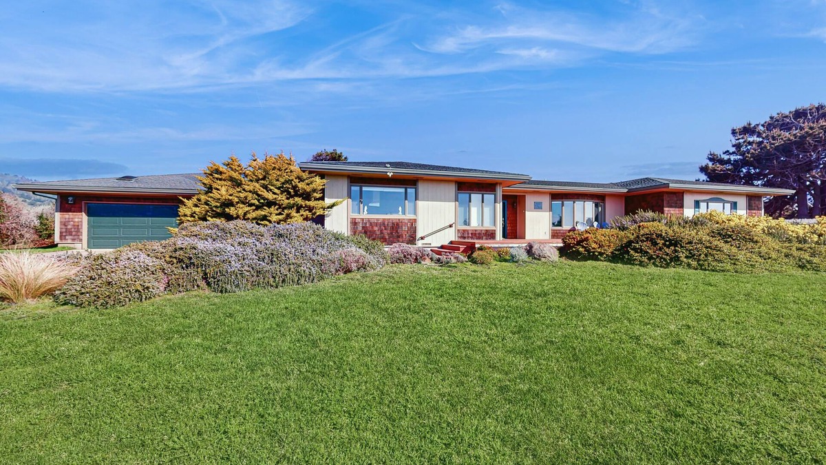Fort Bragg House | Luxurious home with WiFi, game room, private hot tub, & ocean views