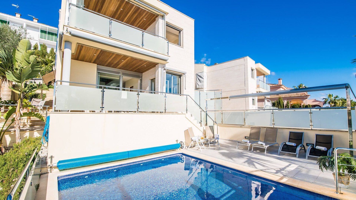 Alcanada Ski Chalet | Luxurious house sea views Villa Alcanada Alcudia