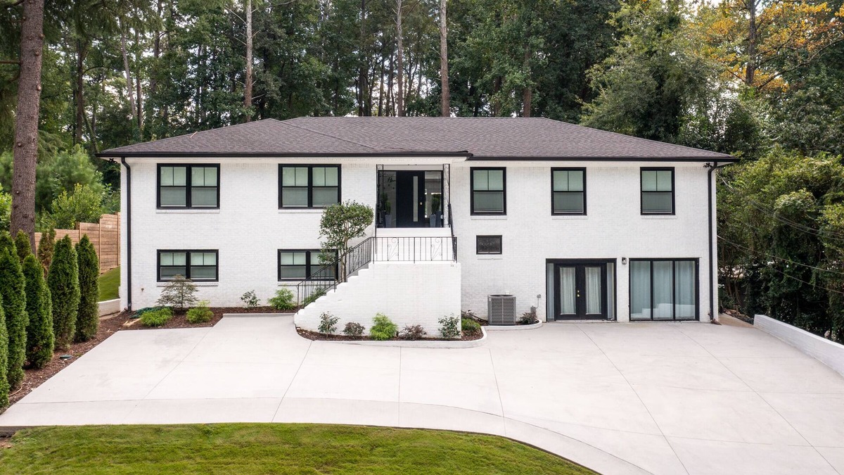 Buckhead House | Luxurious House in Buckhead w/hot tub - Walk to Lenox