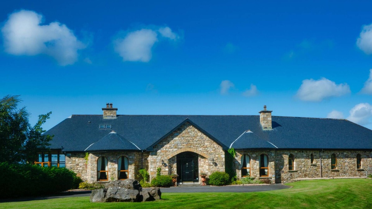 Rosses Point House | LUXURIOUS HOUSE in the Picturesque Village of Rosses Point