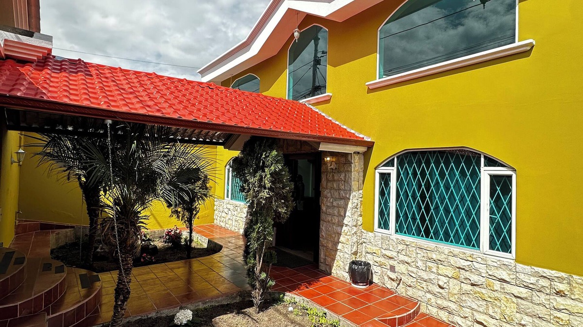 Tumbaco House | Luxurious house near the airport - Tumbaco center