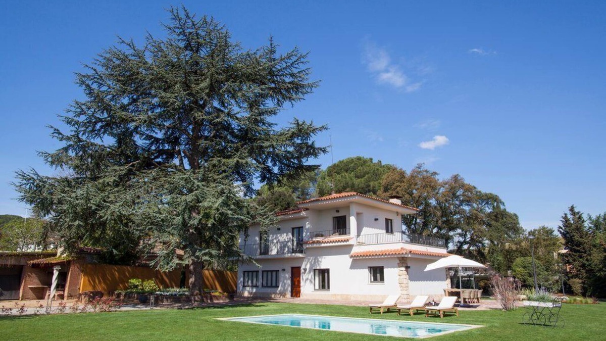 Santa Eulalia de Roncana House | Luxurious house with 5,000 m² of garden. Pool, air conditioning and barbecue.