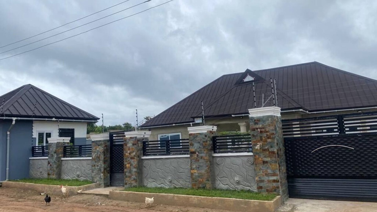 Sunyani House | Luxurious House with 2BED ROOMS AND 2 BATH
