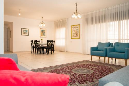 Kiryat HaLeom Apartment | Luxurious Huge 5R in Jerusalem center