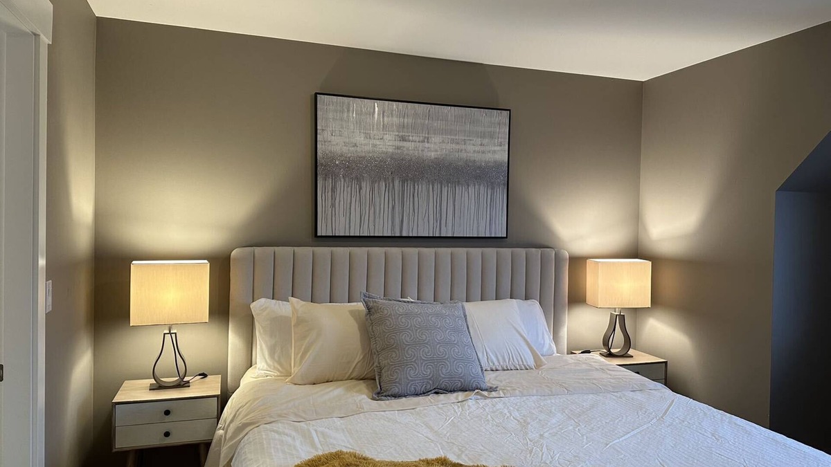 Delta House | Luxurious King Bed Private Entrance In Ladner