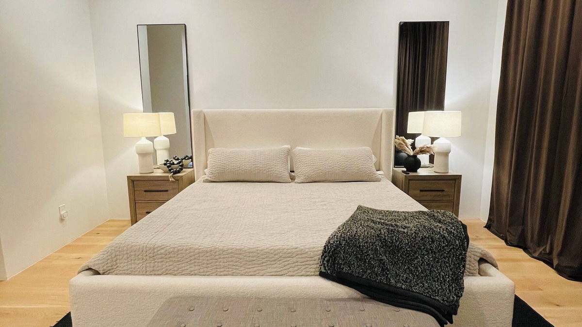 Gilbert House | Luxurious King Suite in Gilbert. Private Entrance!