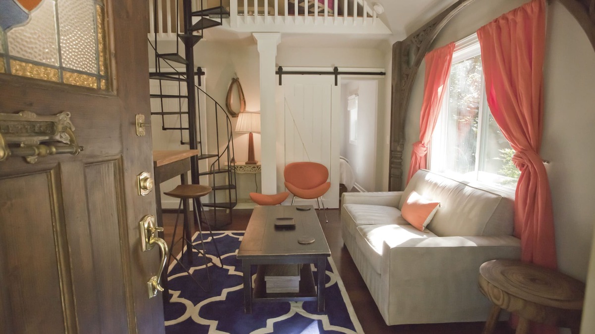 Lake Claire Cottage | Luxurious Lake Claire Cottage & Gorgeous Gardens
