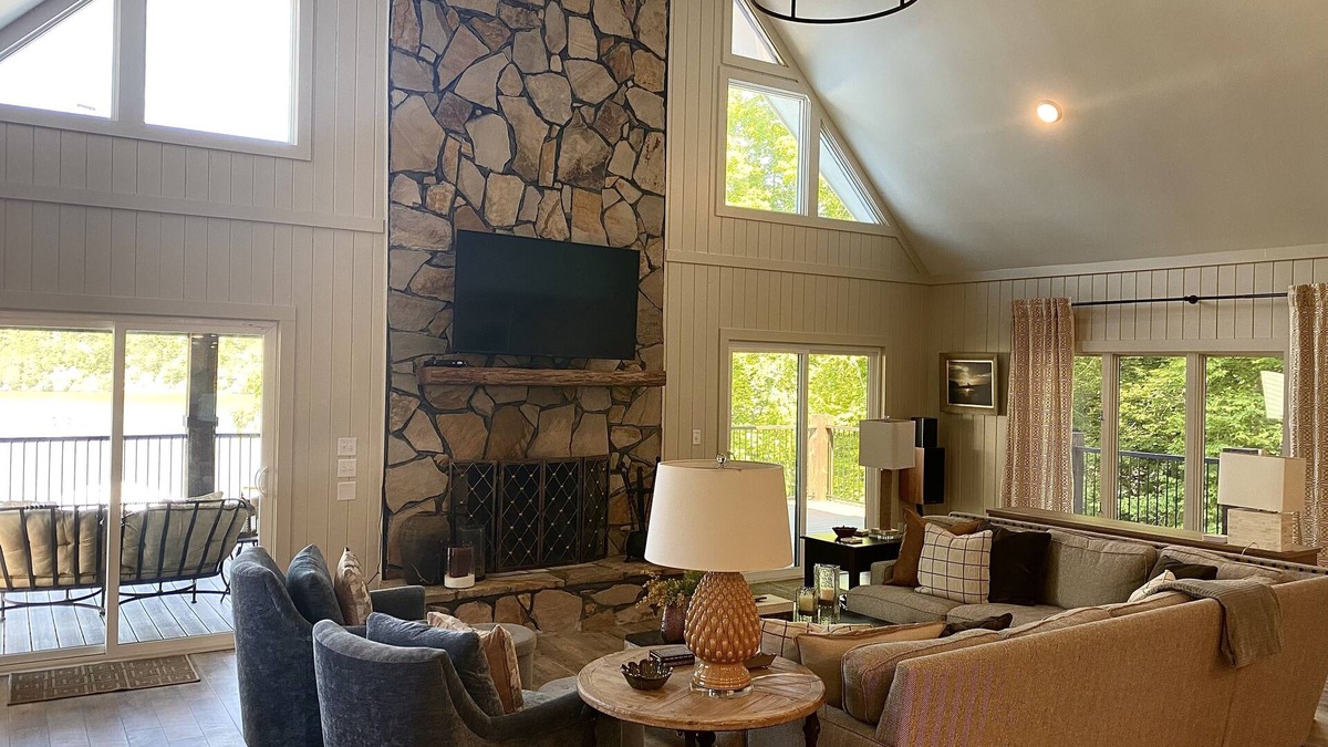 Northport House | Luxurious Lakefront Retreat