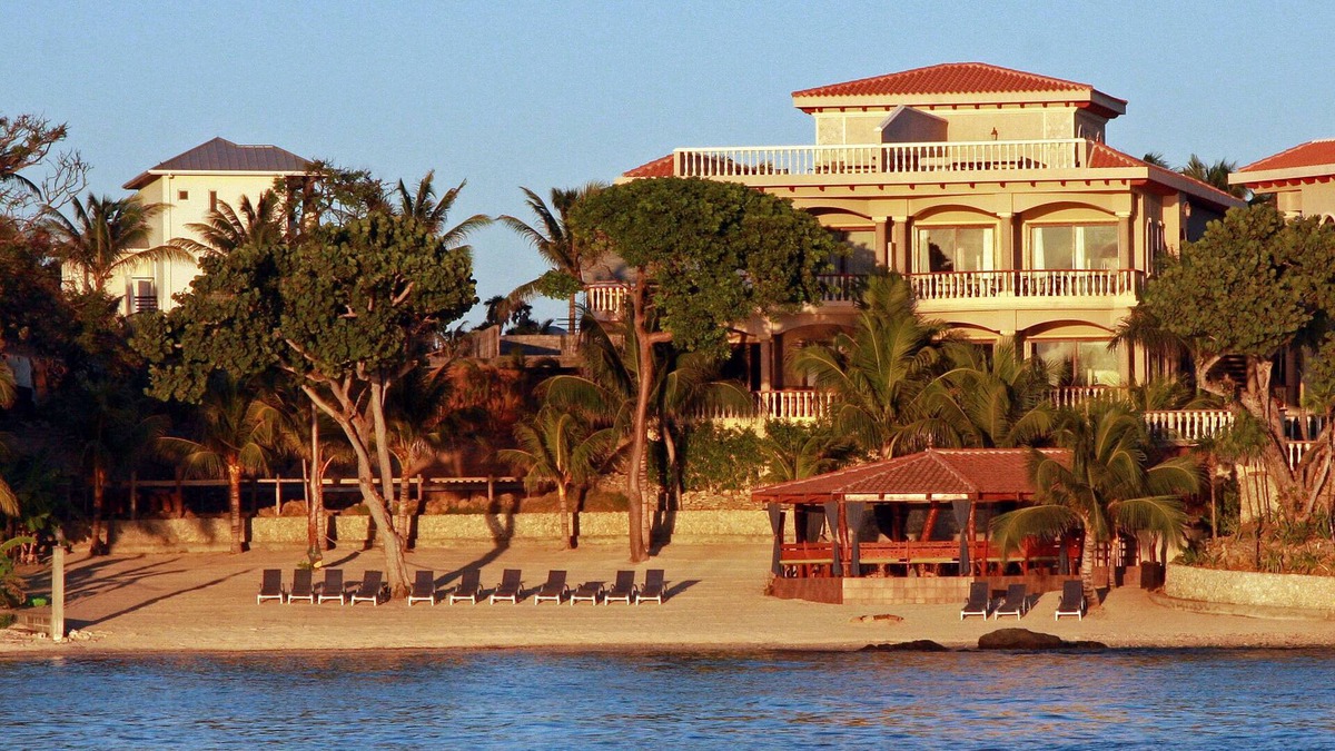 Lighthouse Estates Villa | Luxurious Large Oceanfront Villa on Private Beach with Amazing Views