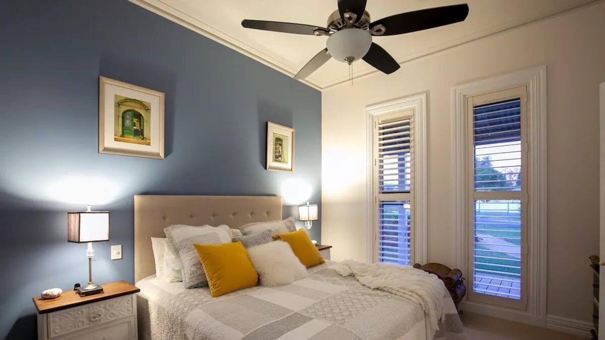 Corowa Cottage | Luxurious, light-filled, central Corowa town home