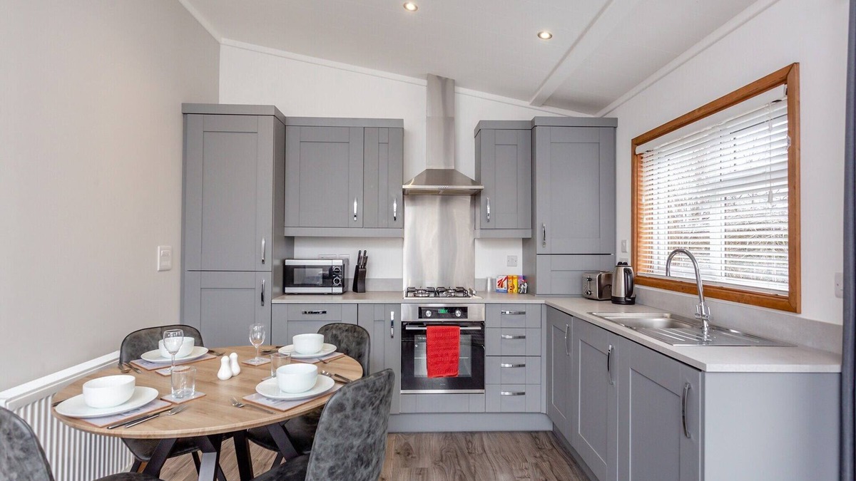 Banchory Ski Chalet | Luxurious lodge with one double bedroom and one twin bedroom.