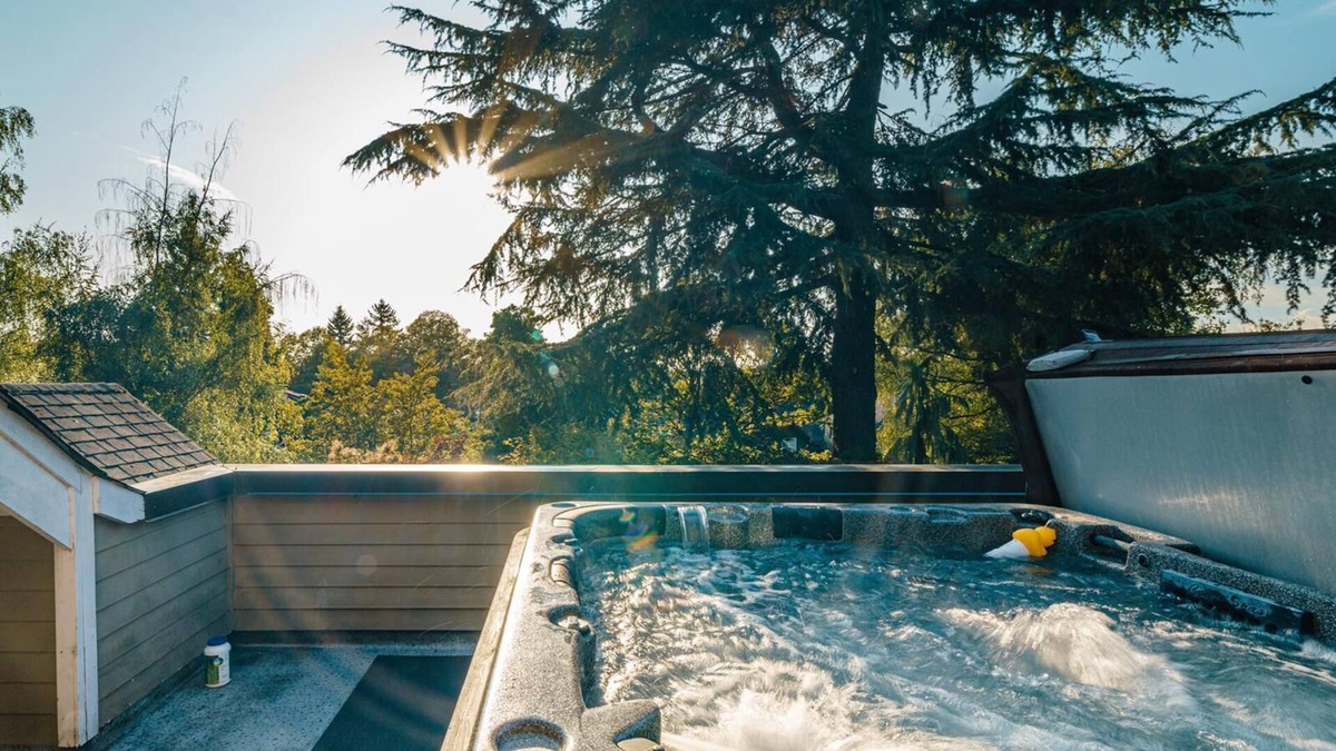 Shaughnessy House | Luxurious Mansion With Gym & HotTub - Central West Vancouver
