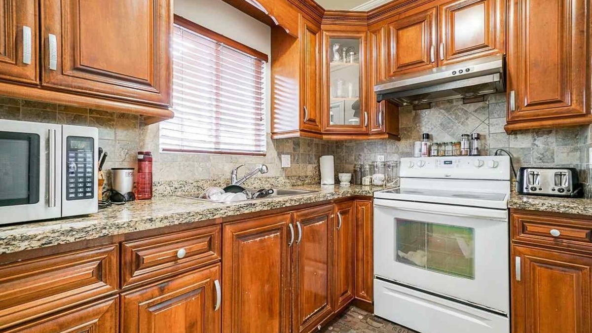 Newton Apartment | Luxurious Master Bedroom Suite with In-suite Bathroom with Jacuzzi