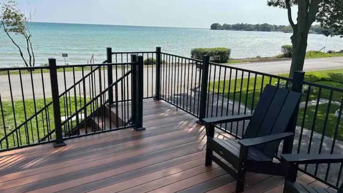 Hamilton House | Luxurious modern 4 season cottage on Lake Erie with hot tub