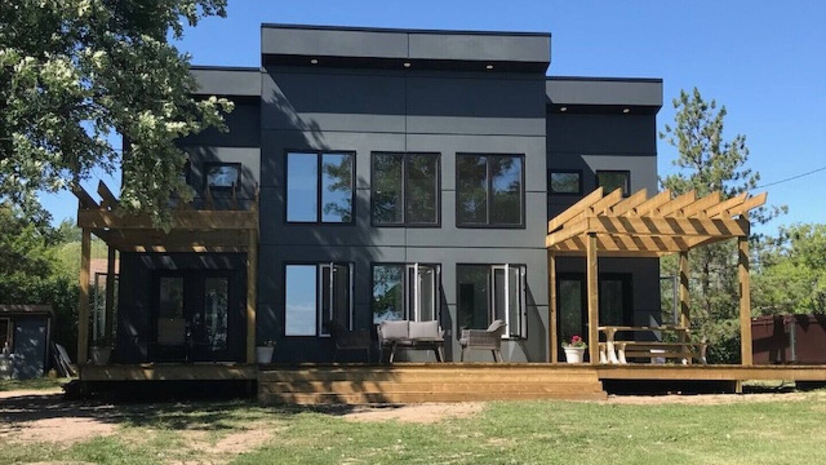 Grand Marais House | Luxurious modern lakefront cottage in Grand Beach Manitoba