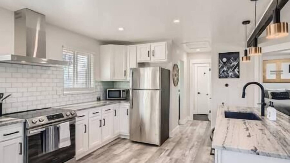 Edgewater House | Luxurious & Modern! Sauna, Great Neighborhood, West Denver